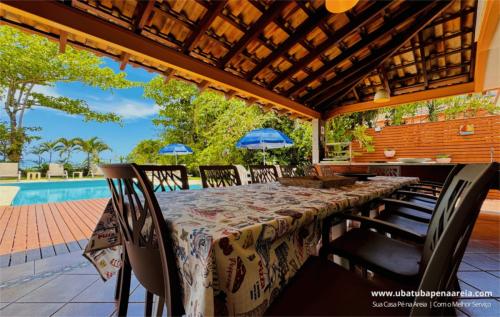 Mesa da varanda com vista para o jardim