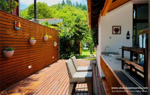 Deck da churrasqueira com bancada